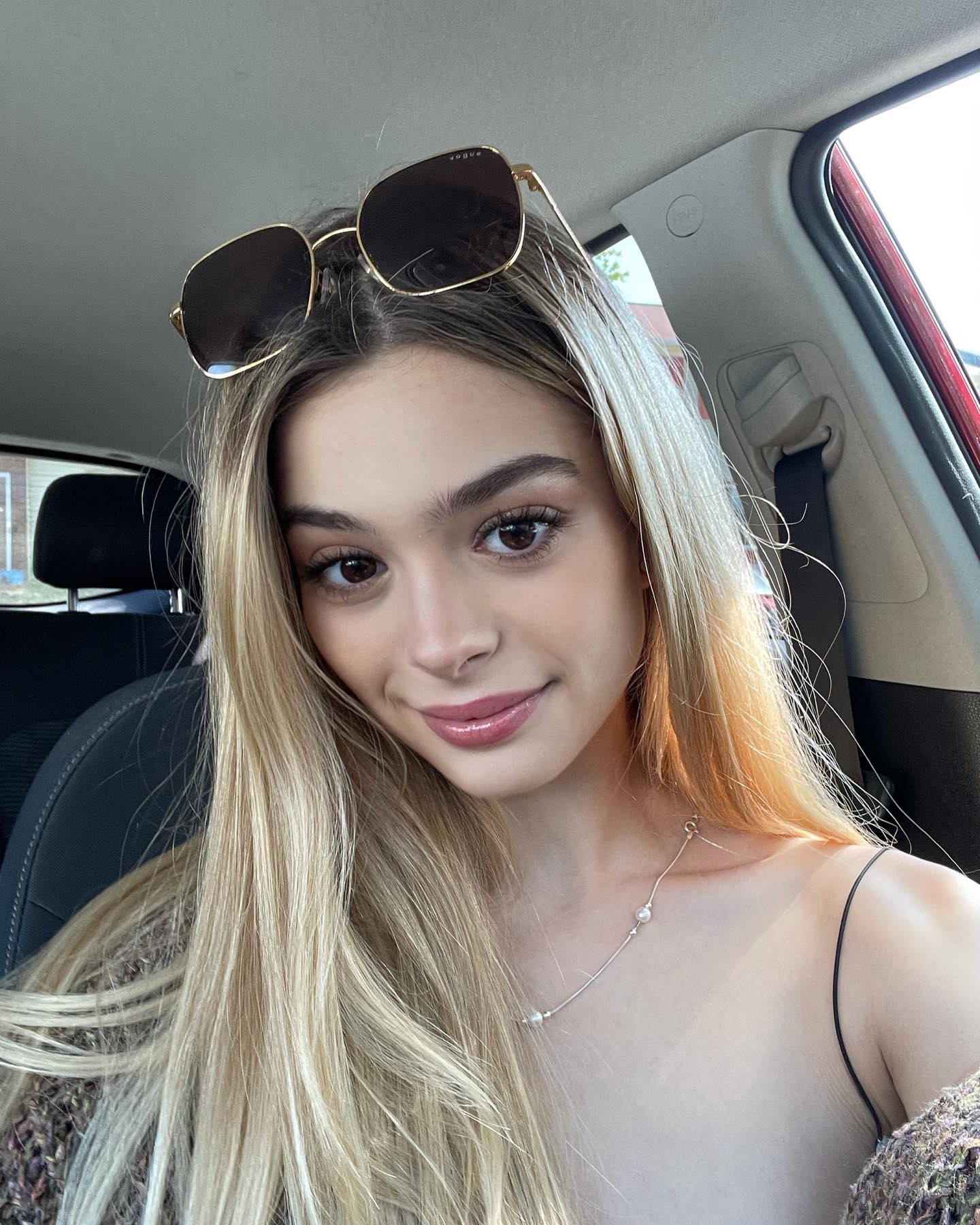 Molly Little Bio, Age, Career, Net Worth, Height, Education, Boyfriend & More