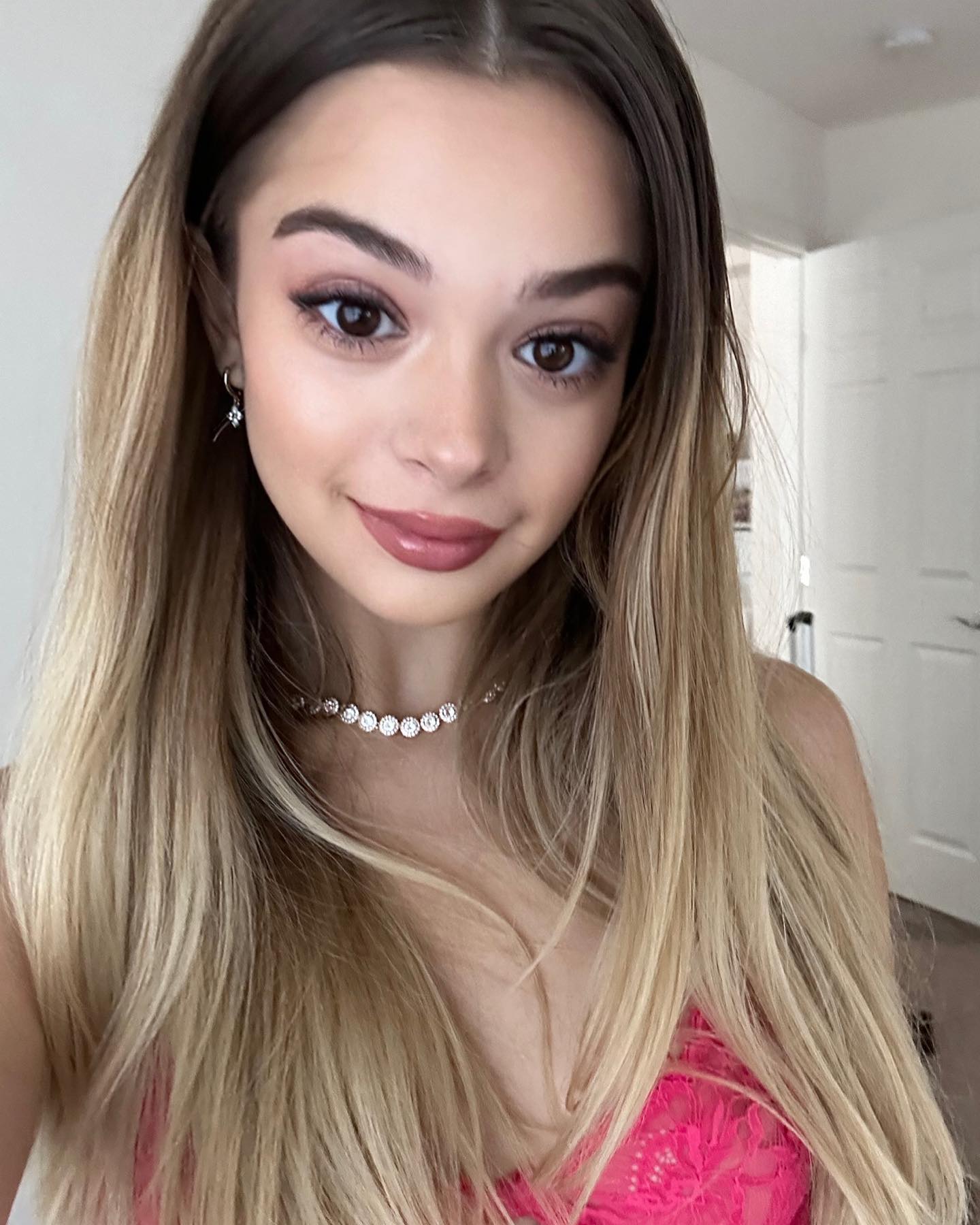 Molly Little Bio, Age, Career, Net Worth, Height, Education, Boyfriend & More