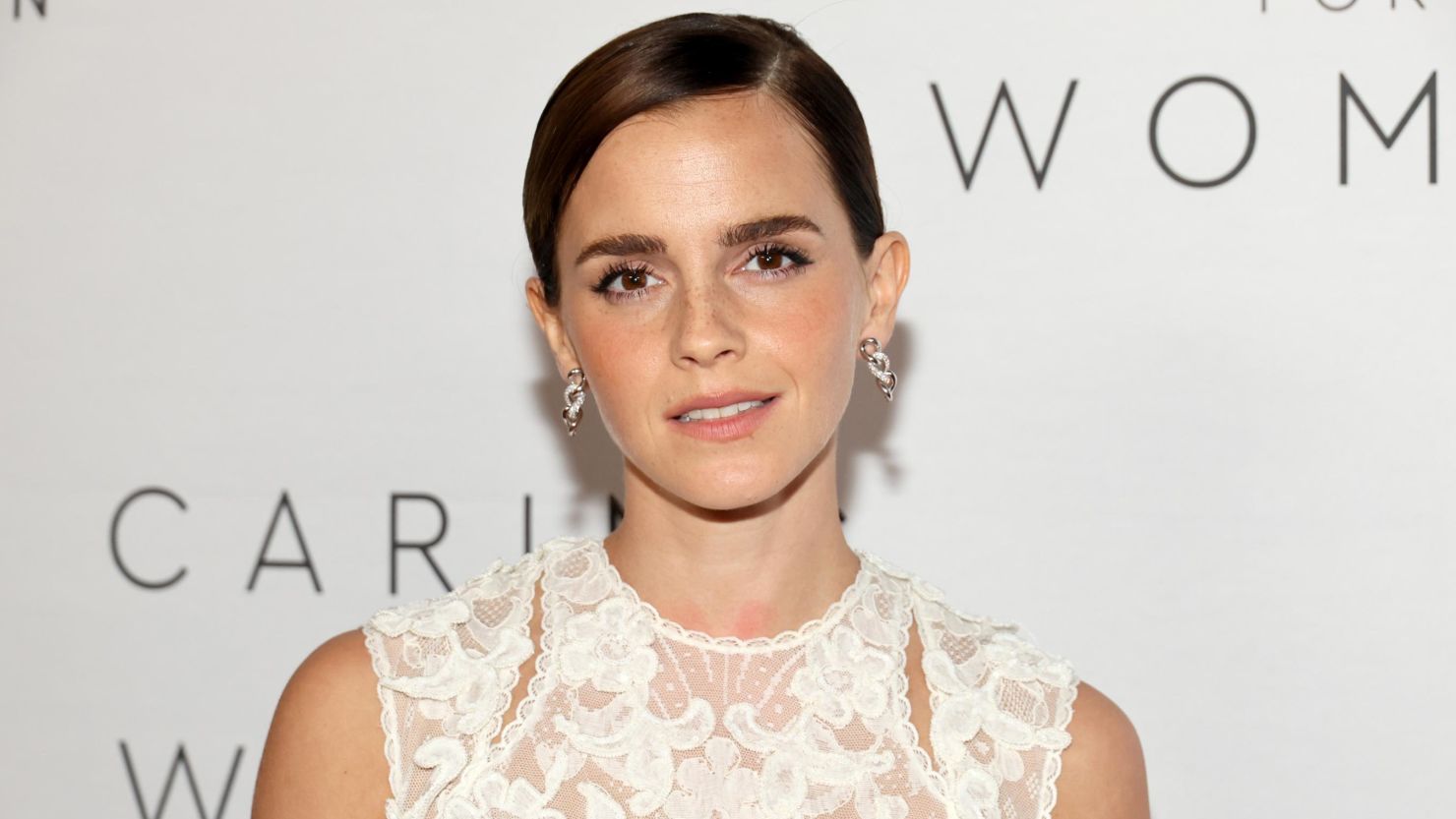 Emma Watson Bio Age, Career, Net Worth, Height, Education, Boyfriend & More