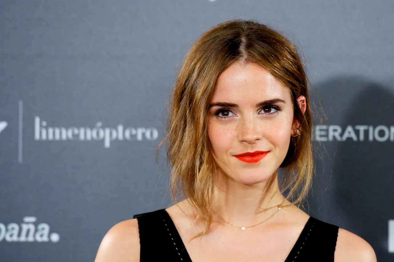 Emma Watson Bio Age, Career, Net Worth, Height, Education, Boyfriend & More